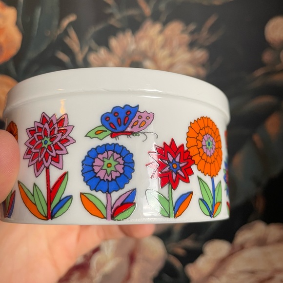 VTG Japanese Ramekins with Vibrant Floral Butterfly Pattern - Picture 11 of 12